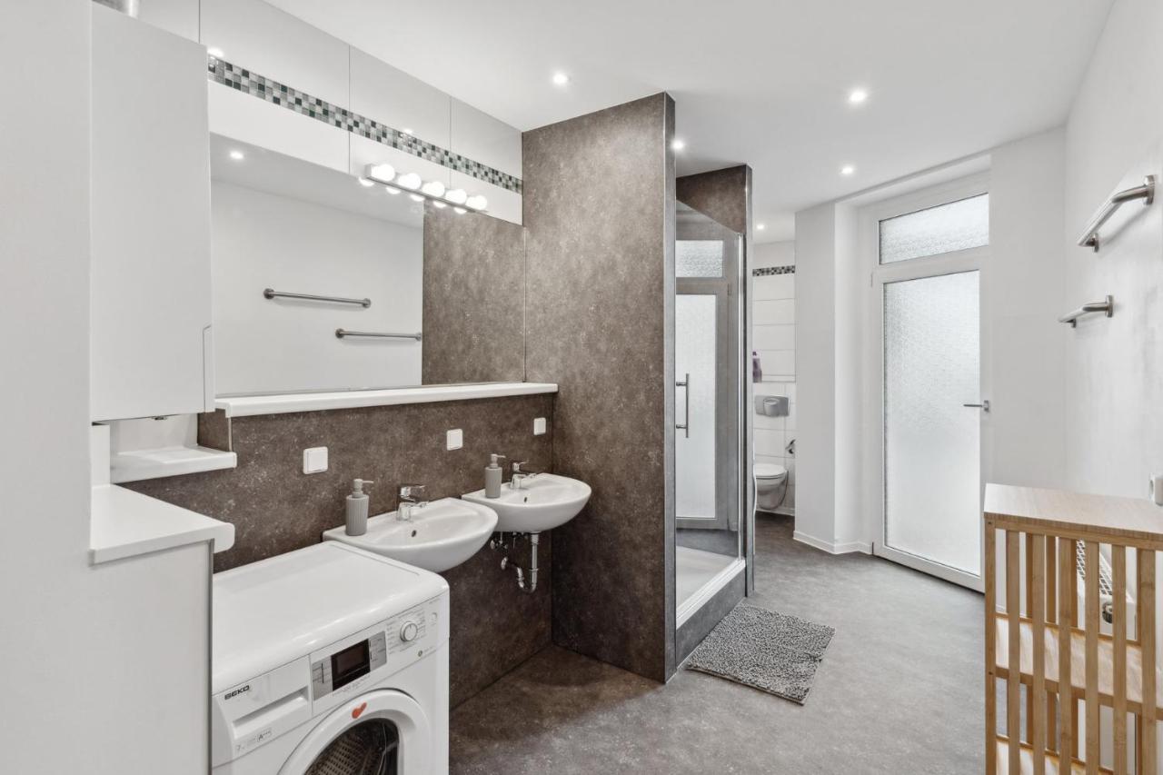 Apartment Fuer 13 Gaeste, 5 Schlafzimmer, 2 Baeder, 2 Loggia'S, Leipzig Zentrum Ost Kültér fotó